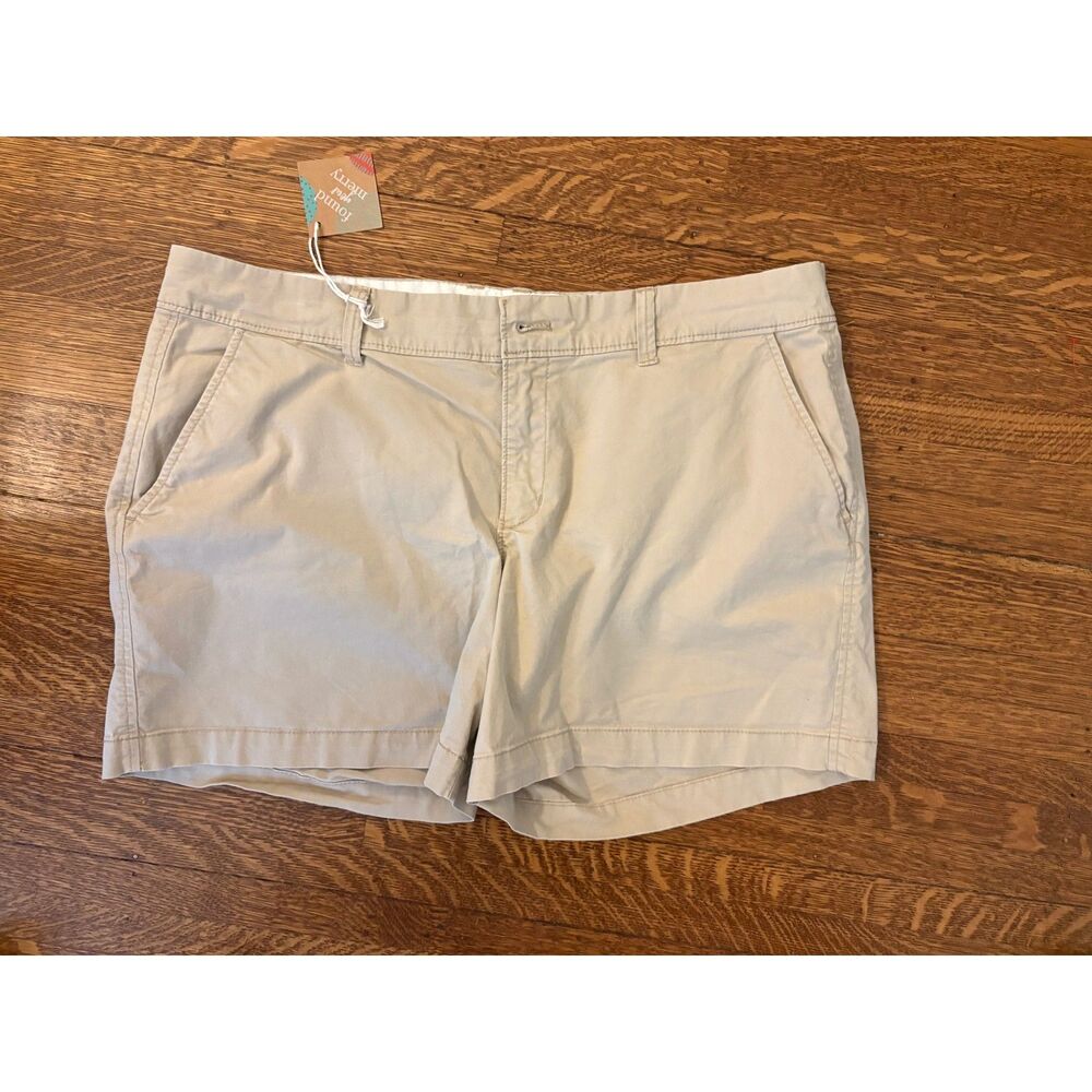 Old Navy Khaki Chino Shorts Women's Size 12 Classic Casual Summer Shorts NWT